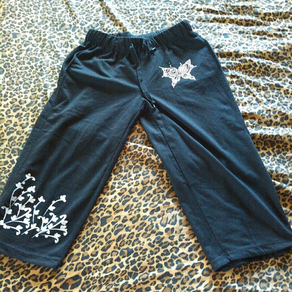 Size s rhinestone butterfly silver details capri